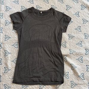Lululemon athletica short sleeve shirt